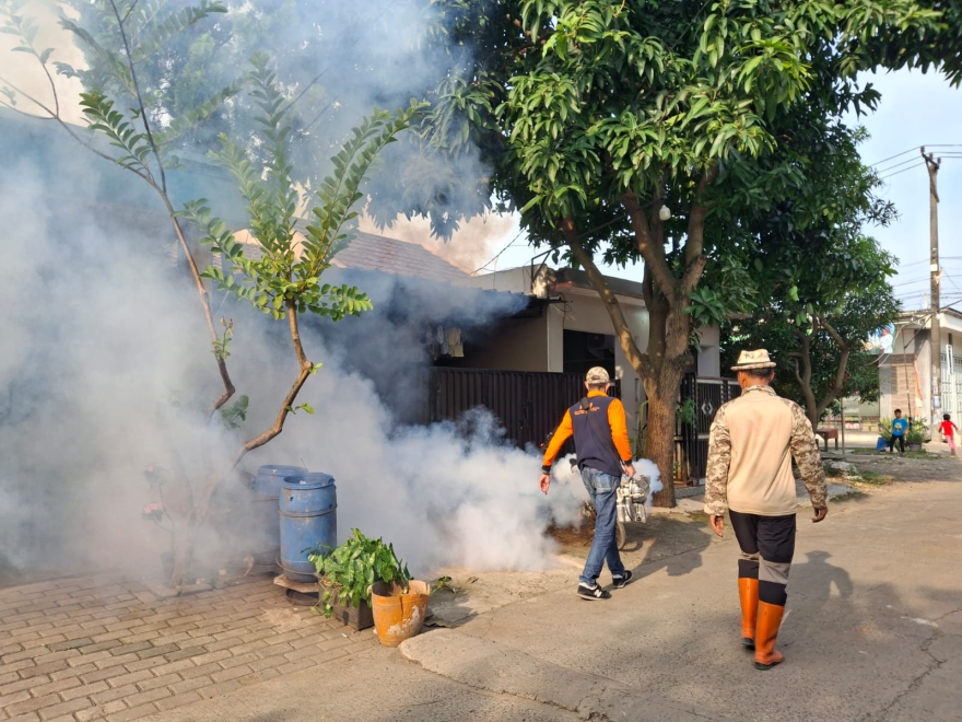 Pemerintah Desa Sukadami Lakukan Fogging Bersama FPRB untuk Cegah DBD
